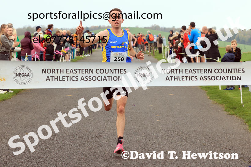 Mens and Womens 2025 Heaton Memorial 10k Road Race, Newcastle Town Moor, Sunday, November 9th. Photo: David T. Hewitson/Sports for All Pics